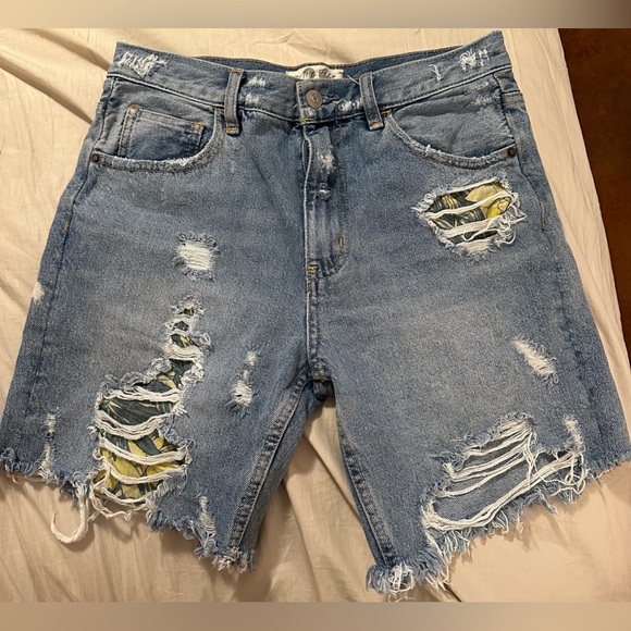 We the Free denim shorts. Frayed hem with floral details in distressed areas. - Picture 1 of 5